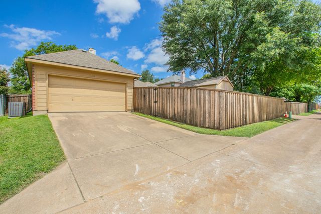 1410 Holveck Drive, Cedar Hill, TX 75104