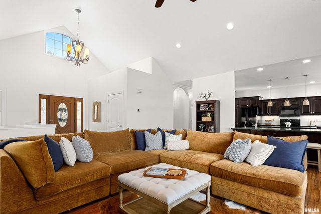 3190 OAK RUN Drive, Dahinda, IL 61428