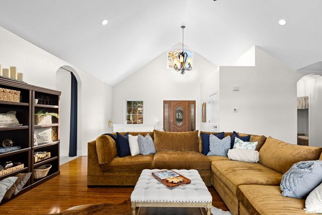 3190 OAK RUN Drive, Dahinda, IL 61428