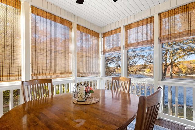 3190 OAK RUN Drive, Dahinda, IL 61428