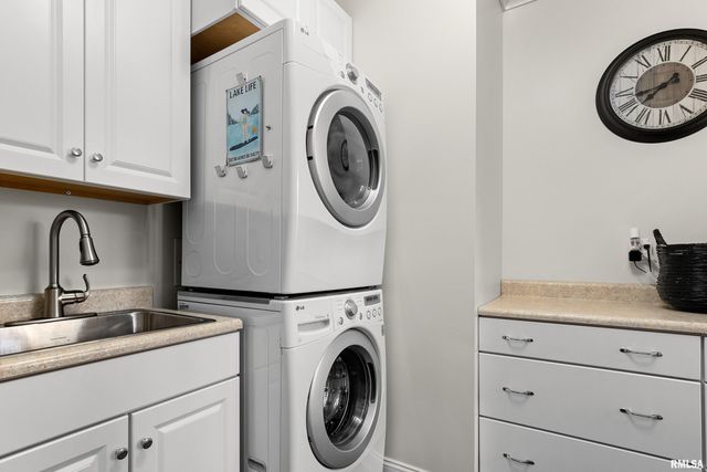 3190 OAK RUN Drive, Dahinda, IL 61428