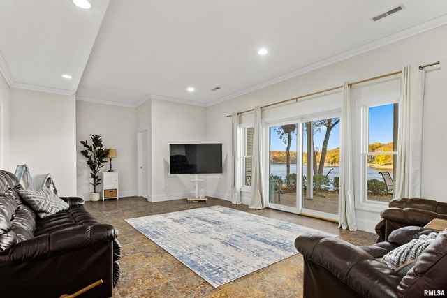 3190 OAK RUN Drive, Dahinda, IL 61428