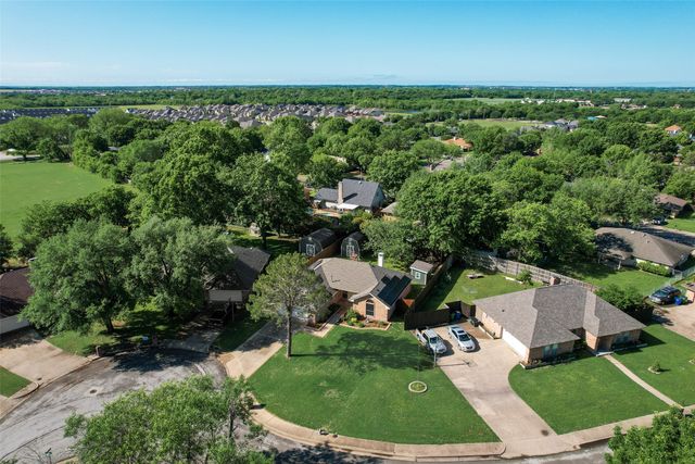 204 Tanglewood Lane, Waxahachie, TX 75165