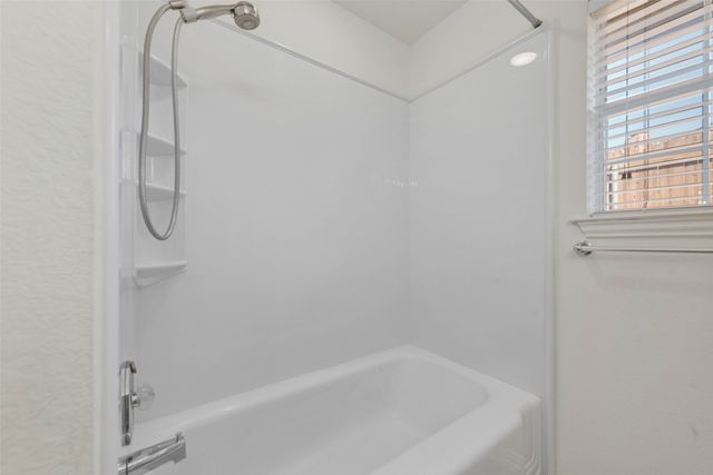 204 Tanglewood Lane, Waxahachie, TX 75165