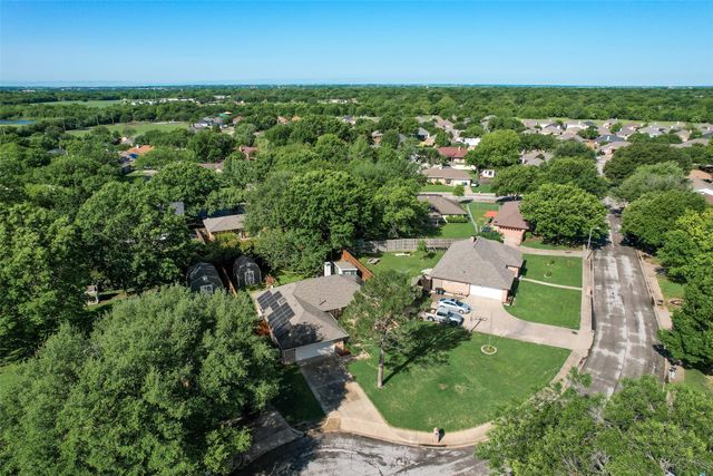 204 Tanglewood Lane, Waxahachie, TX 75165