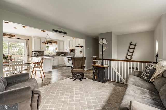 457 LYNCH RD, New Holland, PA 17557