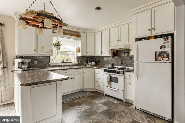 457 LYNCH RD, New Holland, PA 17557