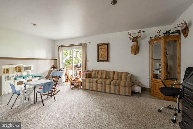 457 LYNCH RD, New Holland, PA 17557