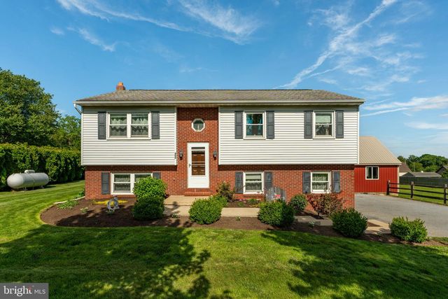 457 LYNCH RD, New Holland, PA 17557