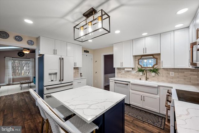 15466 MEHERRIN DR, Centreville, VA 20120