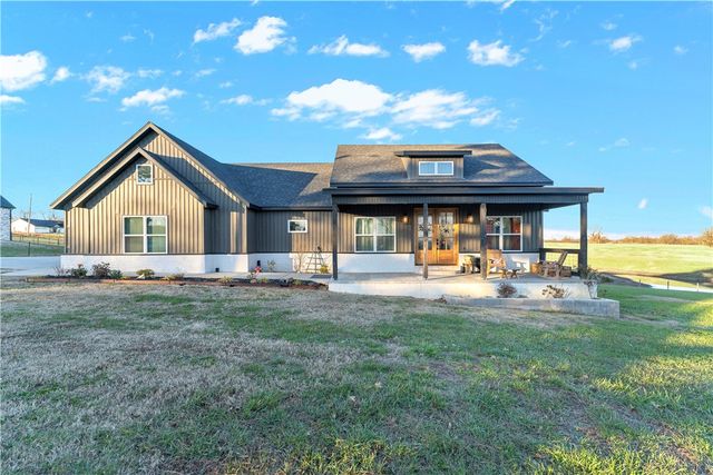 800 Arbor Acres Avenue, Tontitown, AR 72762