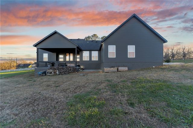800 Arbor Acres Avenue, Tontitown, AR 72762