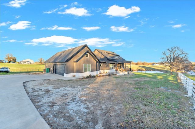 800 Arbor Acres Avenue, Tontitown, AR 72762