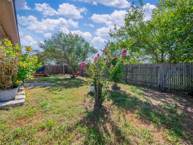 427 Buckingham DR, Kyle, TX 78640