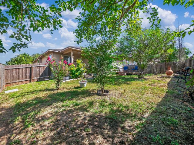 427 Buckingham DR, Kyle, TX 78640