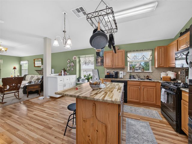 427 Buckingham DR, Kyle, TX 78640