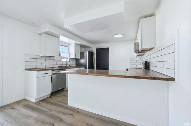 22331 Maple Lane, Woodburn, IN 46797