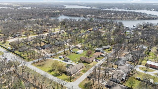 1301 Maple Drive, Grove, OK 74344