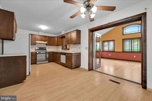 629 PAJABON DR, Palmyra, PA 17078