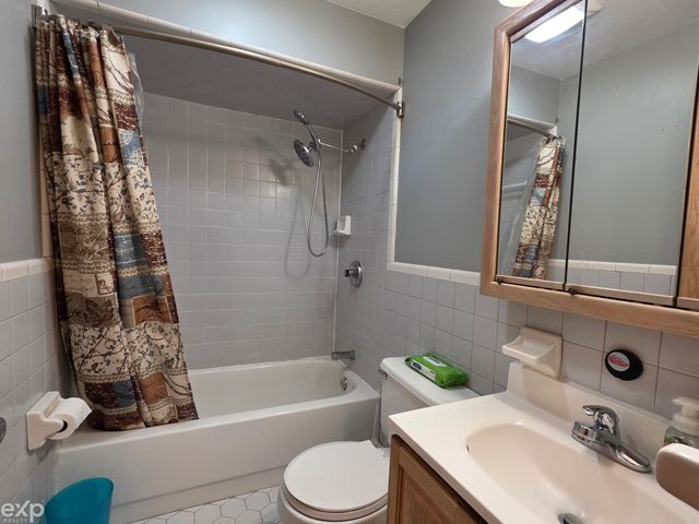 23400 Deziel Street, Roseville, MI 48082