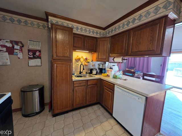 23400 Deziel Street, Roseville, MI 48082