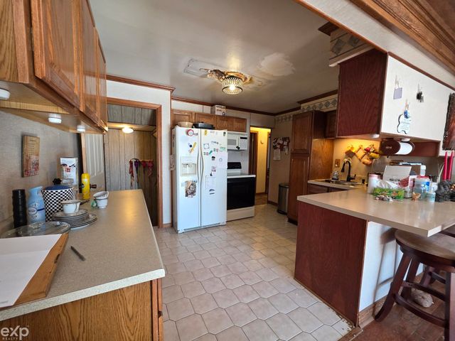 23400 Deziel Street, Roseville, MI 48082