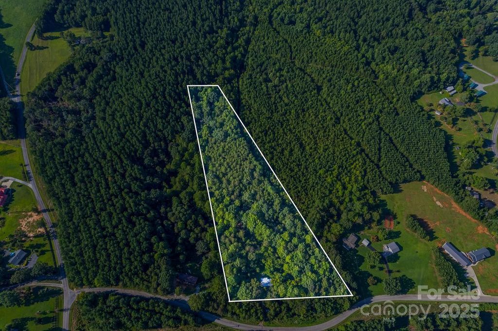 135 Medford Road, Tryon, NC 28782
