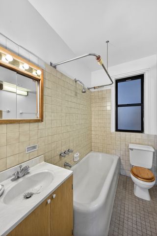 30 W 90th St Apt 1E, New York City, NY 10024