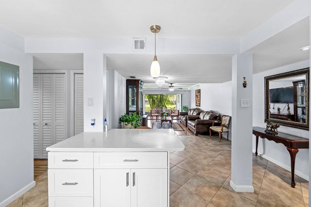 875 S VILLAGE DRIVE N 101, St Petersburg, FL 33716