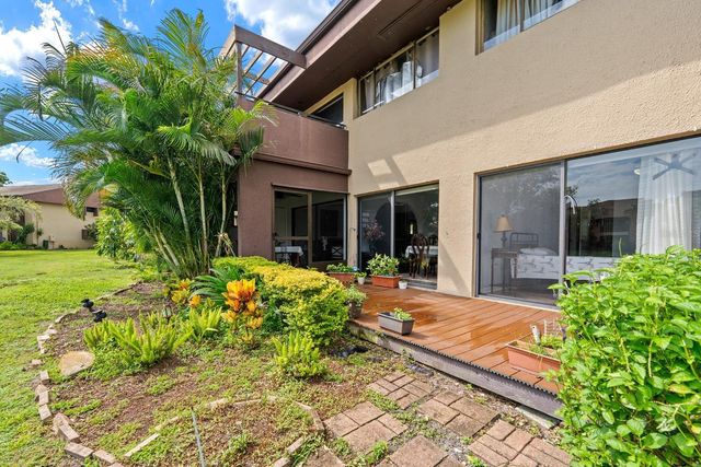 875 S VILLAGE DRIVE N 101, St Petersburg, FL 33716