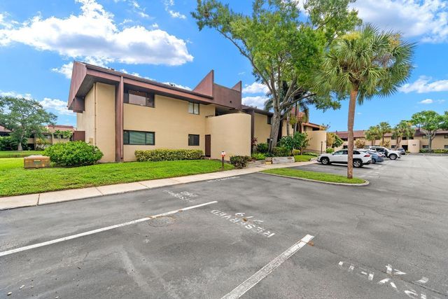 875 S VILLAGE DRIVE N 101, St Petersburg, FL 33716
