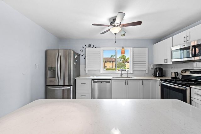 875 S VILLAGE DRIVE N 101, St Petersburg, FL 33716