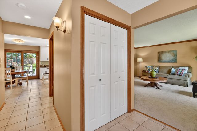 4314 101st Street, Urbandale, IA 50322