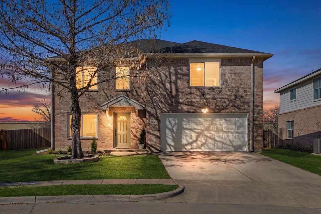 904 Canary Drive, Saginaw, TX 76131