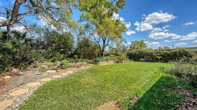 2323 GROVE STREET, Sarasota, FL 34239