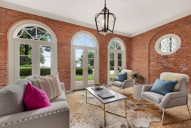 77 Oregon Road, Bedford Corners, NY 10549