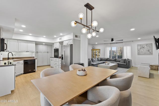 8537 E JACKRABBIT Road, Scottsdale, AZ 85250