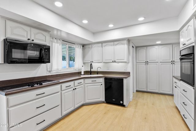 8537 E JACKRABBIT Road, Scottsdale, AZ 85250