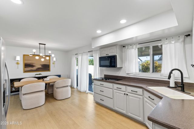 8537 E JACKRABBIT Road, Scottsdale, AZ 85250