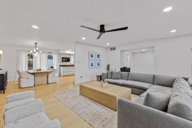 8537 E JACKRABBIT Road, Scottsdale, AZ 85250