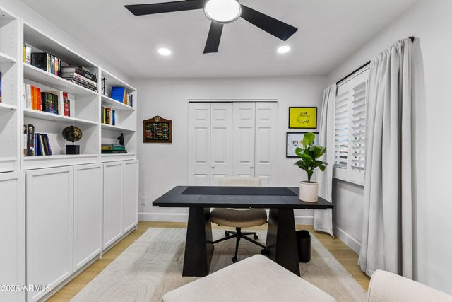 8537 E JACKRABBIT Road, Scottsdale, AZ 85250
