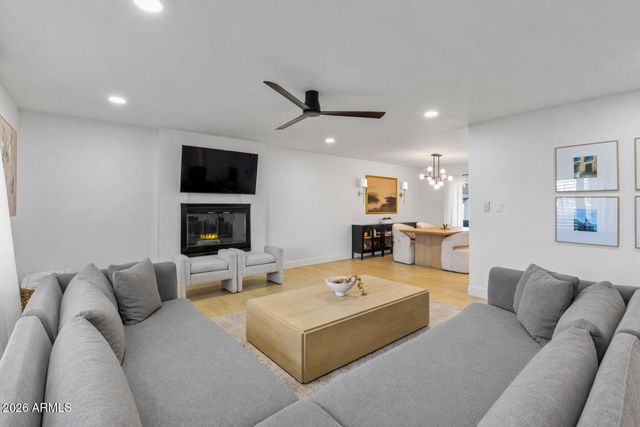 8537 E JACKRABBIT Road, Scottsdale, AZ 85250