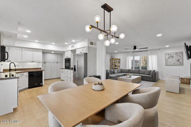 8537 E JACKRABBIT Road, Scottsdale, AZ 85250