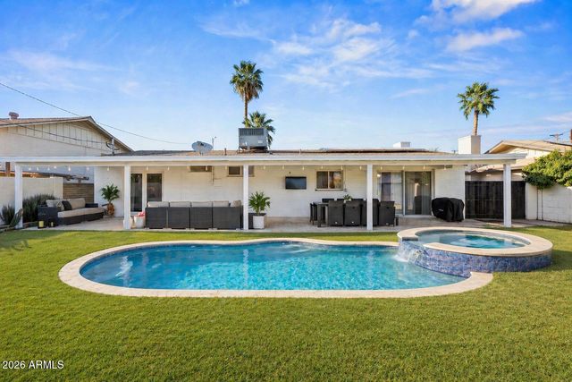 8537 E JACKRABBIT Road, Scottsdale, AZ 85250