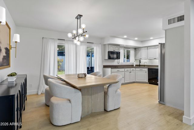 8537 E JACKRABBIT Road, Scottsdale, AZ 85250