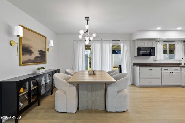 8537 E JACKRABBIT Road, Scottsdale, AZ 85250