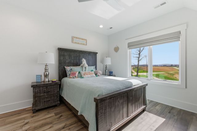 250 Bower Ct, Lenoir City, TN 37772