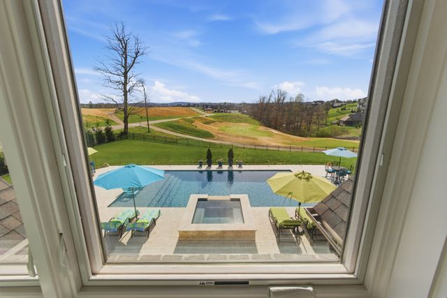 250 Bower Ct, Lenoir City, TN 37772