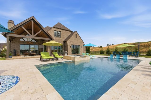250 Bower Ct, Lenoir City, TN 37772