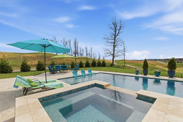 250 Bower Ct, Lenoir City, TN 37772